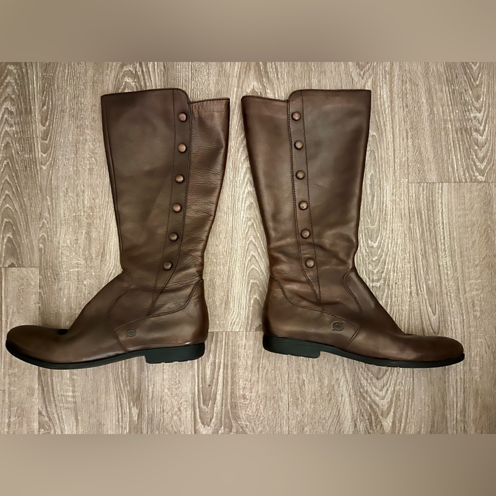 Born 8.5 knee length brown/walnut boots.